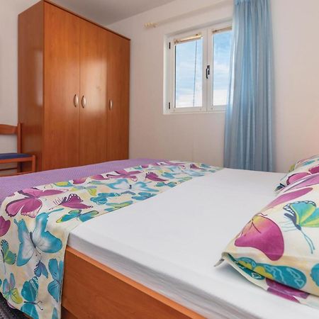 2 Bedroom Beautiful Apartment In Makarska Eksteriør bilde