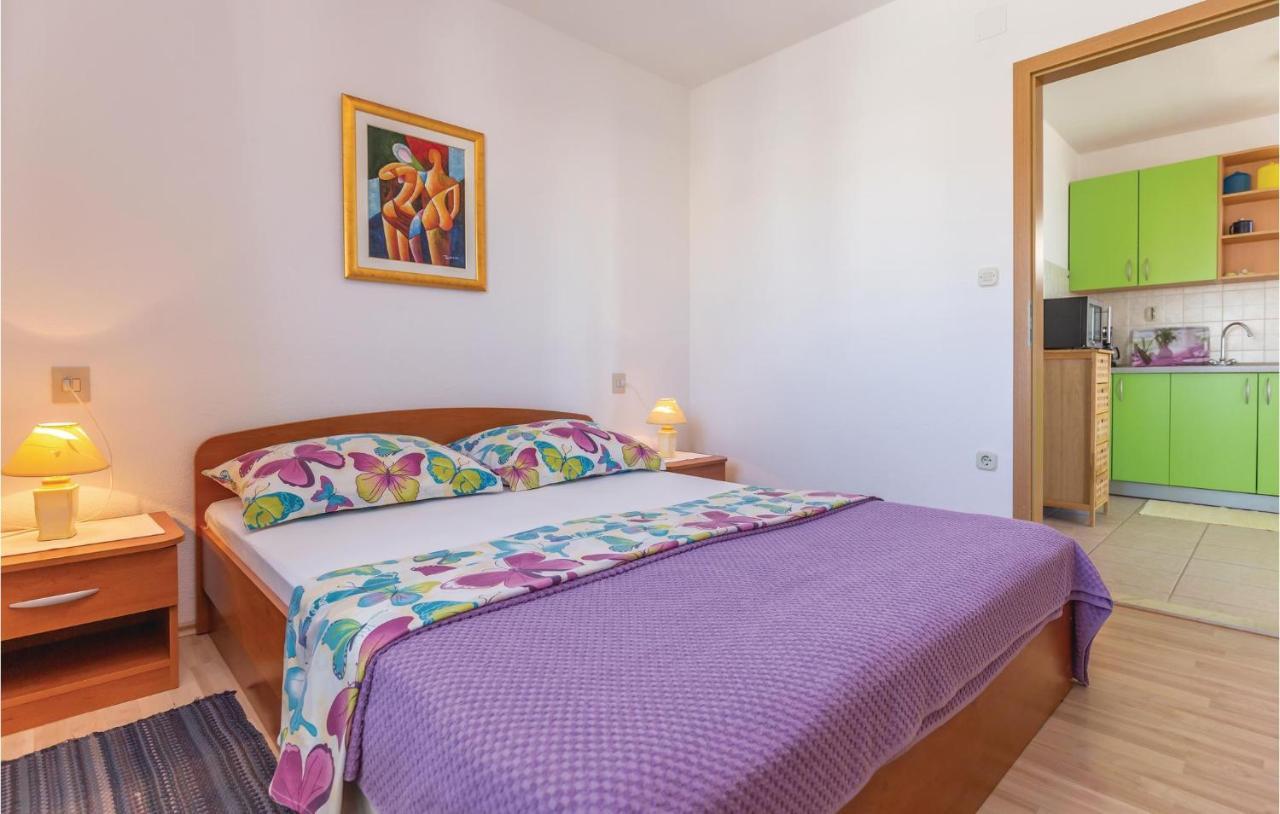 2 Bedroom Beautiful Apartment In Makarska Eksteriør bilde